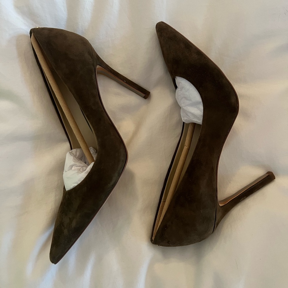 Sam Edelman Hazel Pointed Toe Pump in Army Green Suede
